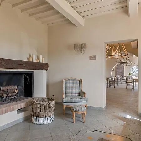 Отель Casale Le Torri